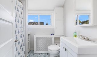 10 Eustis Ave, Newport, RI 02840