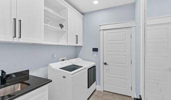 9991 Crow Ln, Adkins, TX 78101