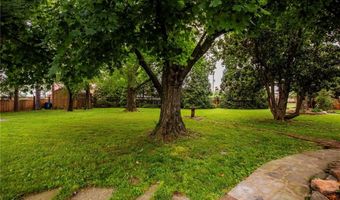 901 McCollum Dr, Bentonville, AR 72712