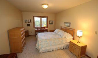 306 Emerald Dr, Arnolds Park, IA 51331