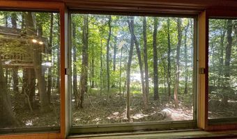142 Pine Cir, Bennington, VT 05201