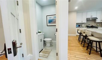 35 Memorial Blvd 1, Newport, RI 02840