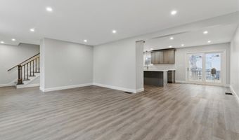 87 Dunedin St, Cranston, RI 02920
