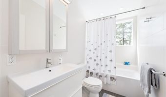 21 Fairview Ave, Hopkinton, RI 02832