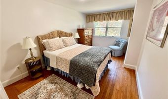 8 Mccormick Rd, Newport, RI 02840