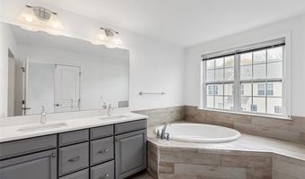 2769 Ashcombe Dr, Ann Arbor, MI 48105