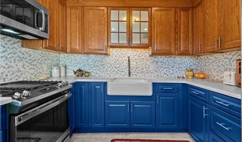 98 Kay St 2, Newport, RI 02840