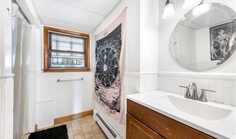 47 Allston Ave, Middletown, RI 02842