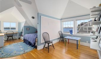9 Hope St, Bristol, RI 02809