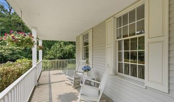 136 Holly Hills Ln, North Kingstown, RI 02874