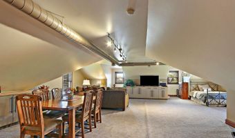 575 Hidden Creek Dr, Antioch, IL 60002