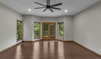 2 Echowood Dr, Algonquin, IL 60102