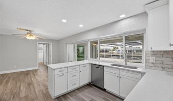 6305 COTTONWOOD Ln, Apollo Beach, FL 33572