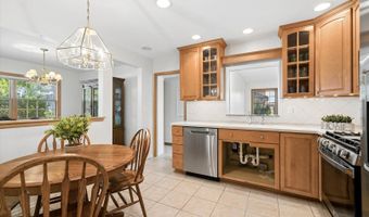 827 N Douglas Ave, Arlington Heights, IL 60004