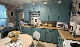 427 E 14th St, Baxter Springs, KS 66713