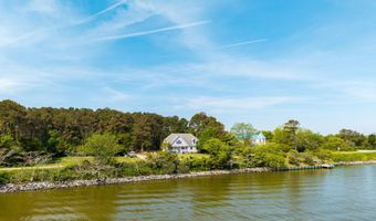126 Narrow Shore Rd, Aydlett, NC 27916