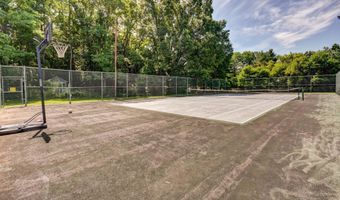 9 University Pl, Amsterdam, NY 12010