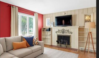 421 W College St, Aurora, MO 65605