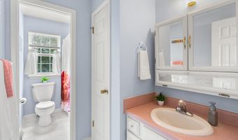 37 Wicken Sq, Albany, NY 12205