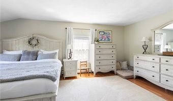 43 Academy Ave, Bristol, RI 02809
