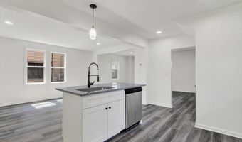 13 E KING St, Abbottstown, PA 17301