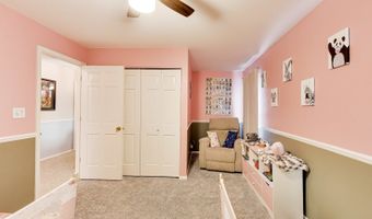 525 Skyline Dr, Algonquin, IL 60102