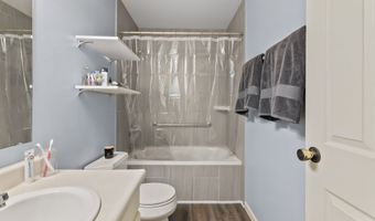 8320 Lake Tree Ln, Indianapolis, IN 46217