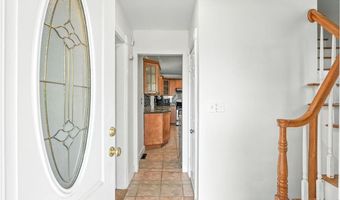 997 W SHORE Rd, Warwick, RI 02889