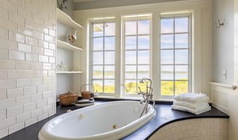 7 Clay Pit Ln, Aquinnah, MA 02535