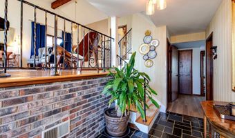 2042 S Goebbert Rd, Arlington Heights, IL 60005