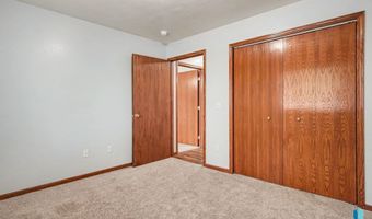 412 N 9th Ave, Brandon, SD 57005