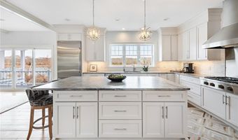 1040 Buttonwoods Ave, Warwick, RI 02886