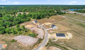 80 Coachman Ln, Autryville, NC 28318