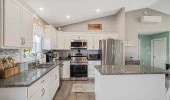 40 Knoll Crest Dr, Bangor, ME 04401