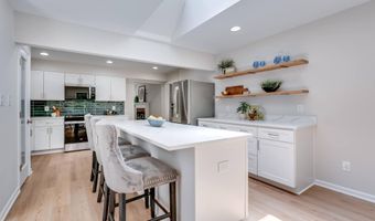 8702 PAPPAS Way, Annandale, VA 22003