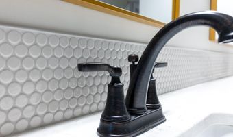 336 W Boxthorn Dr, Andover, KS 67002