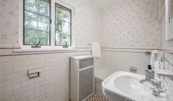 21 Lynwood Rd, Asheville, NC 28804