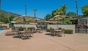 8975 Lawrence Welk 2, Escondido, CA 92026