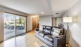 502 S Reuter Dr, Arlington Heights, IL 60005