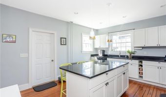 6 Pond Ave, Newport, RI 02840