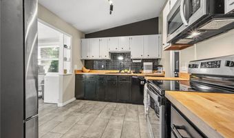 825 Valley Dr, Amherst, OH 44001