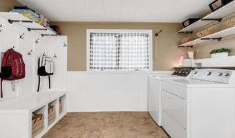 2 Sunset Ln, Algonquin, IL 60102