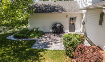17 Northgate Dr, Albany, NY 12203