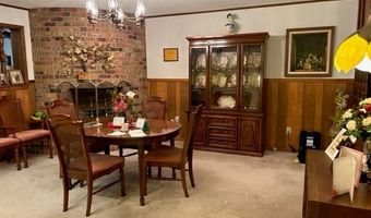 102 E Crockett St, De Kalb, TX 75559