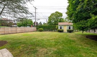 91 Inez St, Narragansett, RI 02882
