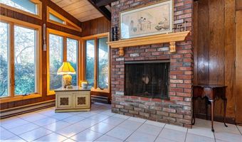 35 Sunset Ave, North Kingstown, RI 02874