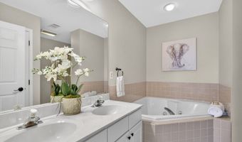 33 Four Oaks Rd, Bedminster, NJ 07921
