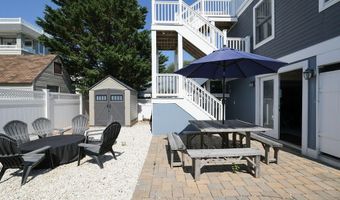 214 Iroquois Ave, Beach Haven, NJ 08008