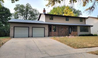 707 Taylor Dr, Aberdeen, SD 57401