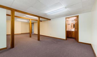 60 Boulder Dr, Auburn, ME 04210
